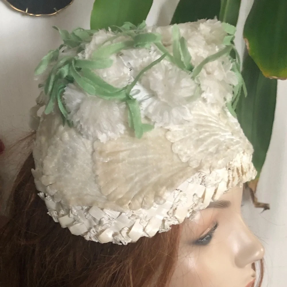 Vintage White Flower Hat by CINDERELLA - Picture 2 of 10